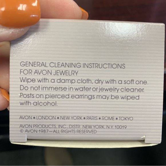 Avon “Cashmere” Goldtone and Pearl Drop clip Earrings. NIB 1987 - Picture 3 of 6